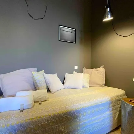 The Elegant- 2 Bedrooms And Central! *